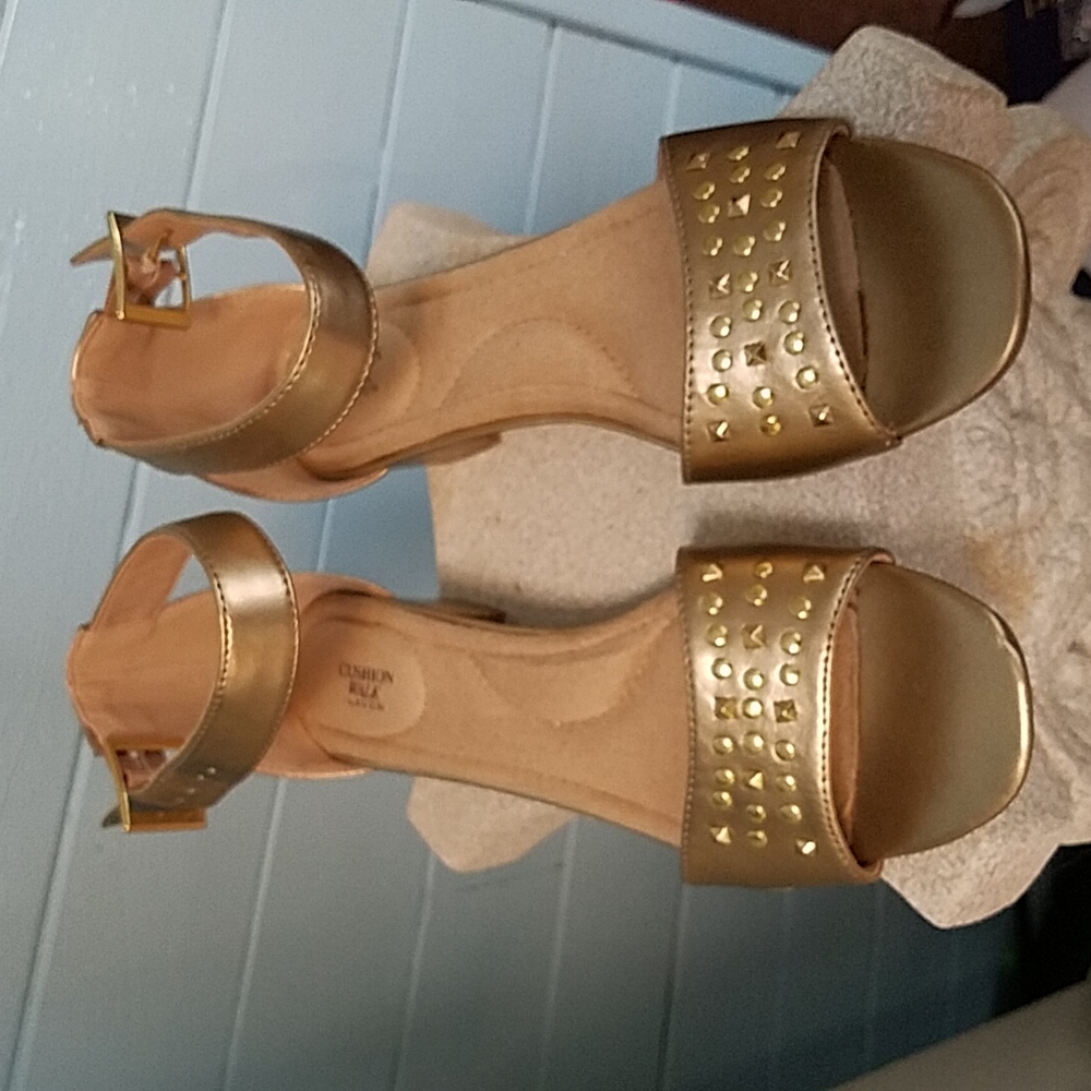 Avon sandals